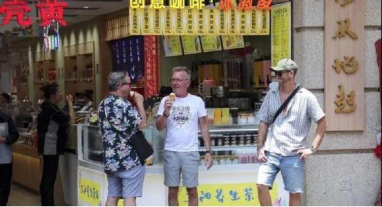 华免签的外国人回国后开始茶不思饭不想PG麻将胡了风向彻底变了!第一批来(图4)