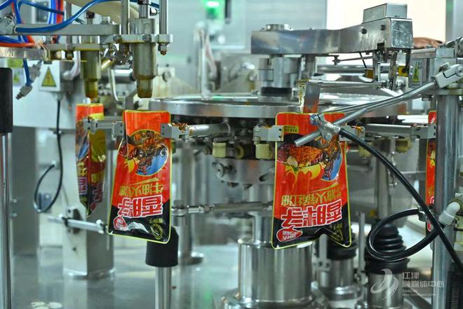 味 匠心熬就“味滋香”麻将胡了2一勺底料烹百(图4)