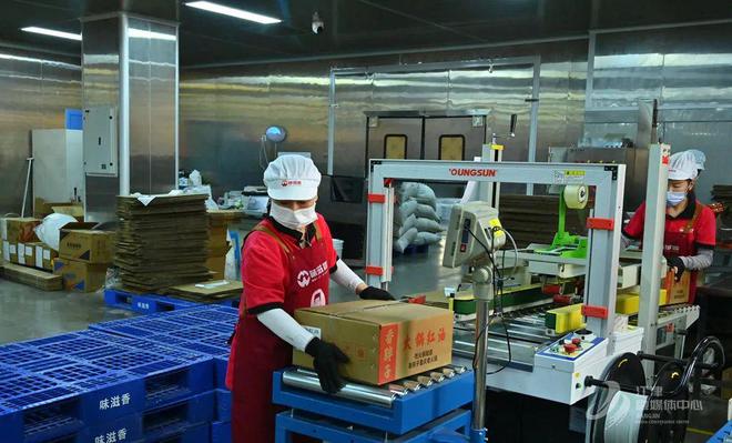 味 匠心熬就“味滋香”麻将胡了2一勺底料烹百(图3)
